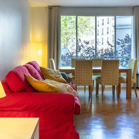Aparthotel - Spacious 3 Flat For Families - 3 Minutes From Metro Station