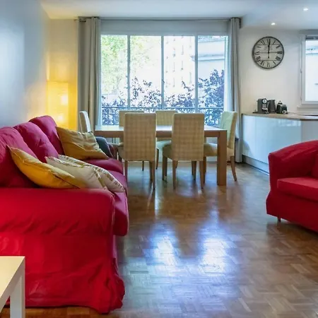 Aparthotel - Spacious 3 Flat For Families - 3 Minutes From Metro Station